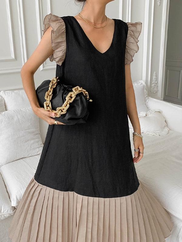 Alessia - Elegant pleated dress with V-neck and contrast details