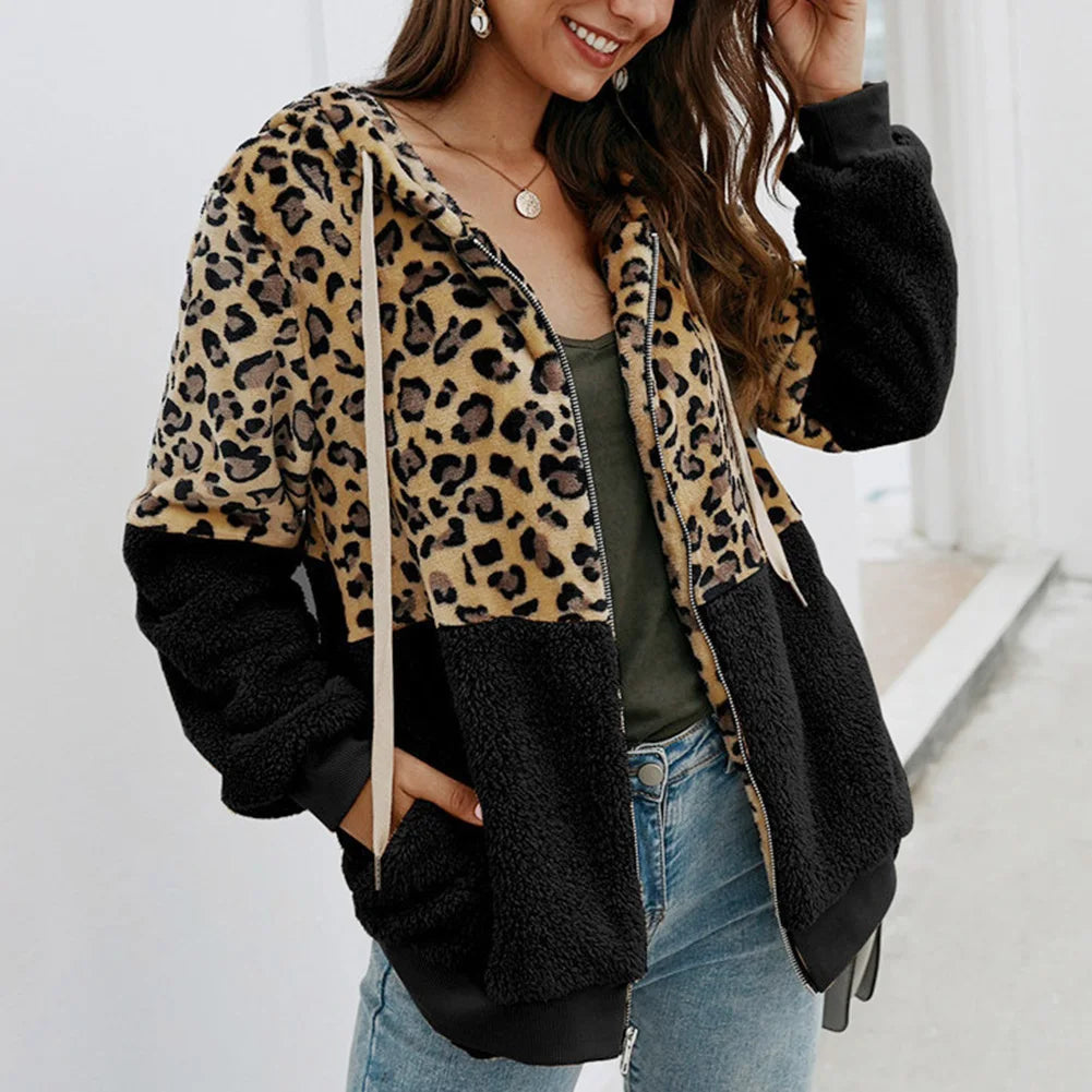 Cozy Plush Hoodie with Leopard Print Mira 