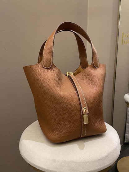 Pia leather bag